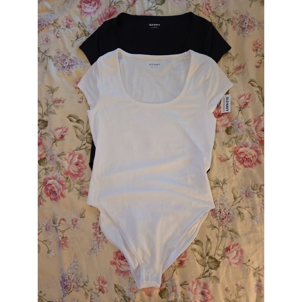 2 Old Navy Short Sleeve Scoopneck BodysuitsvBlack + White Women’s Sz  Medium NEW